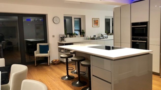 Knighton kitchen install - High Gloss Lacquer Handleless Light & Pearl Grey